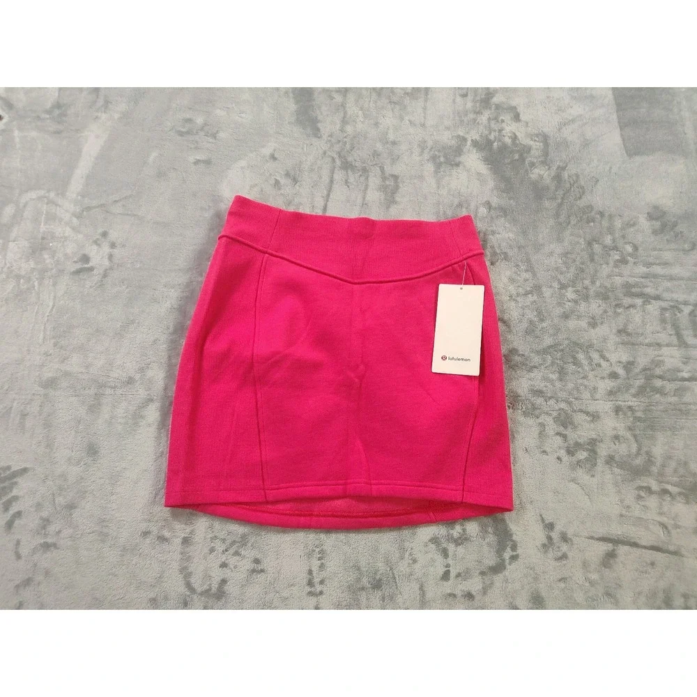 Lululemon Scuba High-Rise Mini Skirt Women's M Pink NWT Ribbed Waist NWT